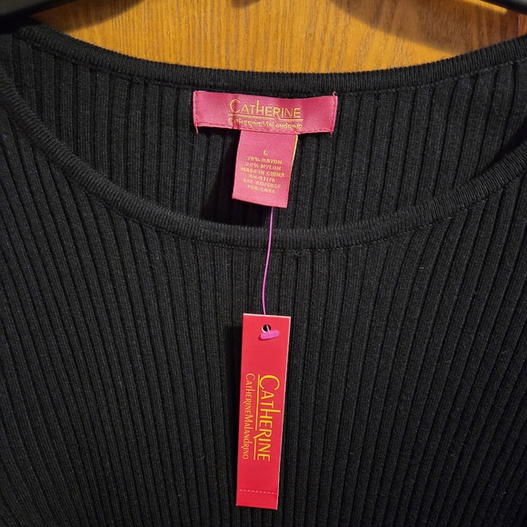 Chic Black Ribbed Top - Picture 3 of 12